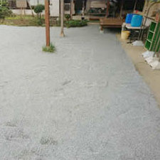 チップ砕石 砂利敷き詰 敷き均し工事-05