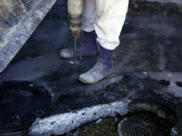 ひび割れ補修作業