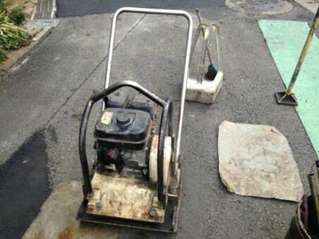 ひび割れ補修作業-2