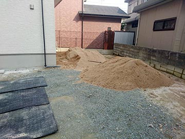 新築一戸建て真砂土入れ