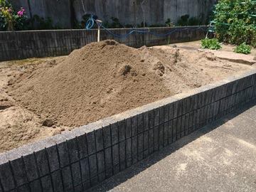 真砂土投げ入れ作業-2